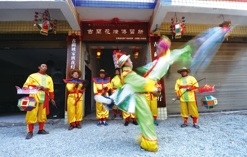 花灯之乡的“守灯人” 记古蔺花灯传承人姚占楷(图5) 花灯之乡的“守灯人” 记古蔺花灯传承人姚占楷(图5)