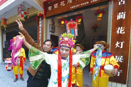 花灯之乡的“守灯人” 记古蔺花灯传承人姚占楷(图4) 花灯之乡的“守灯人” 记古蔺花灯传承人姚占楷(图4)