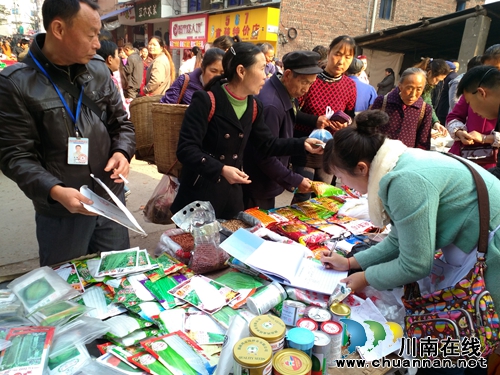 况场街道检查农资市场 打好春耕提前战(图1) 况场街道检查农资市场 打好春耕提前战(图1)