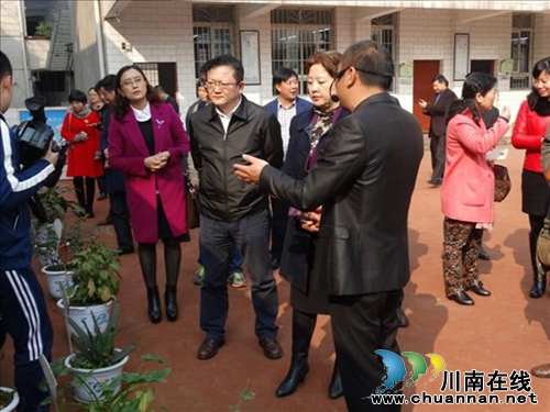 泸州副市长马宗慧到水尾把脉预防保健进校园(图2) 泸州副市长马宗慧到水尾把脉预防保健进校园(图2)