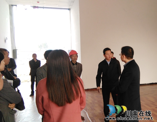 泸县县委常委、副县长胡万国到嘉明镇调研全民预防保健工作(图2) 泸县县委常委、副县长胡万国到嘉明镇调研全民预防保健工作(图2)