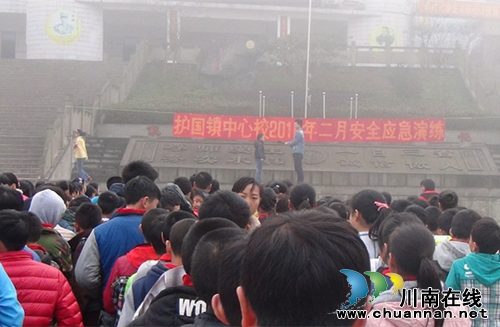 纳溪区护国镇中心校:积极开展防火灾应急演练工作(图1) 纳溪区护国镇中心校:积极开展防火灾应急演练工作(图1)