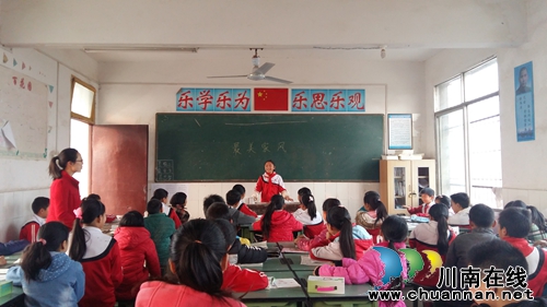 泸县石桥镇:最美家风 营造良好传承氛围(图1) 泸县石桥镇:最美家风 营造良好传承氛围(图1)