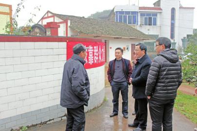 自贡荣县：纪律涣散作风漂浮&nbsp;村干部要“歇职”(图1)