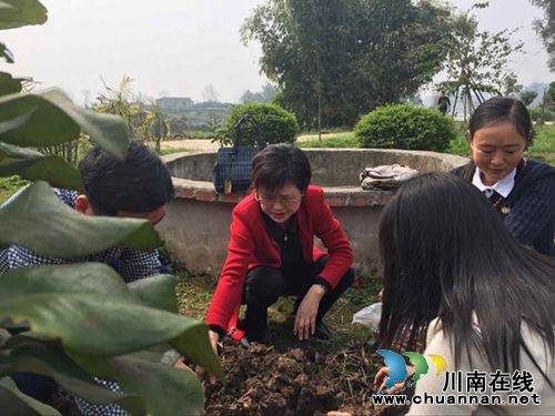 泸州十八中：温情“大家访”&nbsp;&nbsp;家校共育人(图1)