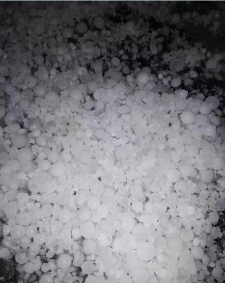 泸州古蔺下起冰雹雨大如汤圆 网友称吓死宝宝了