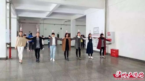 美貌与智慧并存 260名志愿者将服务酒博会(图3) 美貌与智慧并存 260名志愿者将服务酒博会(图3)
