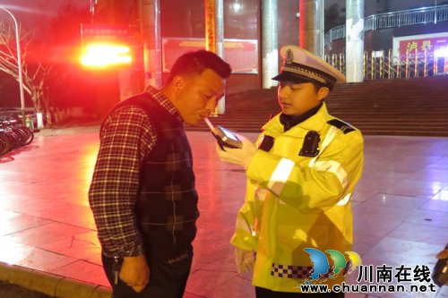 泸县交警集中整治查获5起酒驾违法行为(图1) 泸县交警集中整治查获5起酒驾违法行为(图1)