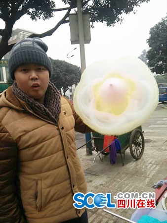 宜宾白血病小伙化疗之余 忍痛仍坚持摆鱿鱼摊(图6) 宜宾白血病小伙化疗之余 忍痛仍坚持摆鱿鱼摊(图6)