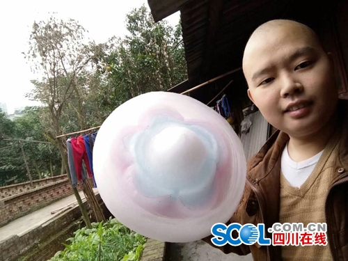 宜宾白血病小伙化疗之余 忍痛仍坚持摆鱿鱼摊(图5) 宜宾白血病小伙化疗之余 忍痛仍坚持摆鱿鱼摊(图5)