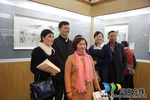 泸州:画家回乡办画展 百岁伯母来“助阵”(图14) 泸州:画家回乡办画展 百岁伯母来“助阵”(图14)
