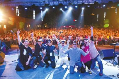 衣湿乐队怀旧来袭 宜宾话演绎《流杯池》(图1) 衣湿乐队怀旧来袭 宜宾话演绎《流杯池》(图1)