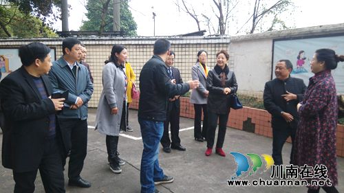 巴中市来泸州百子图社区考察国卫创建(图1)