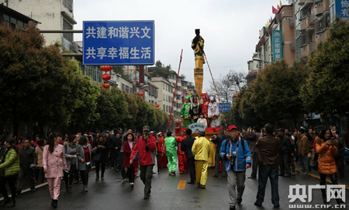 兴文欢庆"龙抬头"&nbsp;国家非遗"大坝高装"艺术巡游(图3)