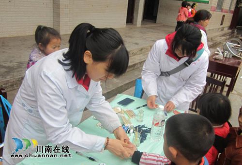 纳溪合面卫生院 开展学生健康体检项目工作(图2) 纳溪合面卫生院 开展学生健康体检项目工作(图2)