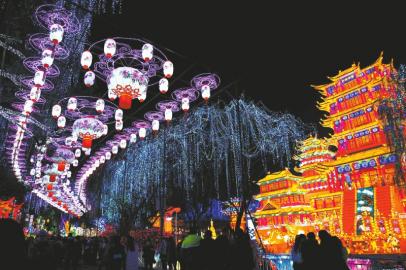 自贡灯会圆满闭幕 将打造中国夜间旅游新模式(图1) 自贡灯会圆满闭幕 将打造中国夜间旅游新模式(图1)