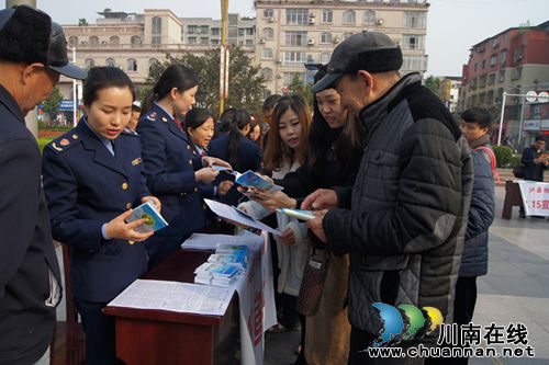 泸县工商局组织开展纪念3.15宣传咨询活动(图3) 泸县工商局组织开展纪念3.15宣传咨询活动(图3)