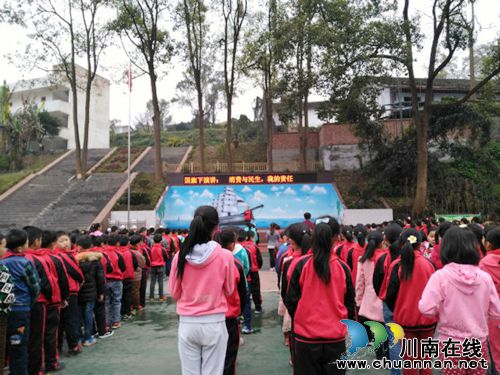 泸州叙永县“3.15”消费维权知识进校园(图1) 泸州叙永县“3.15”消费维权知识进校园(图1)