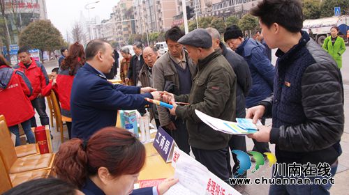 古蔺县开展“3.15”宣传咨询活动(图3) 古蔺县开展“3.15”宣传咨询活动(图3)
