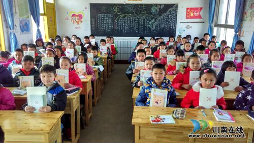 泸县:“法娃”作业本让娃娃掀起学法热潮(图1) 泸县:“法娃”作业本让娃娃掀起学法热潮(图1)