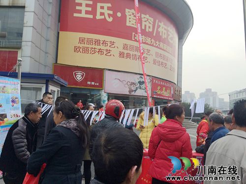 红星街道开展“3.15”综治法制集中宣传活动(图3) 红星街道开展“3.15”综治法制集中宣传活动(图3)