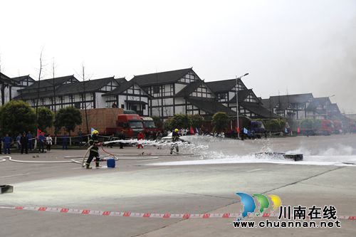泸州白酒产业园区开展安全生产综合应急演练(图2) 泸州白酒产业园区开展安全生产综合应急演练(图2)