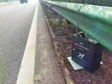 成自泸现测速"神器" 限120km/h 超100km/h就遭?(图1) 成自泸现测速"神器" 限120km/h 超100km/h就遭?(图1)