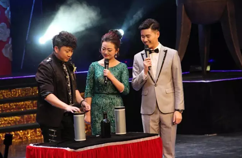 全国品酒师大赛颁奖晚会在泸州电视台浓情上演(图6) 全国品酒师大赛颁奖晚会在泸州电视台浓情上演(图6)