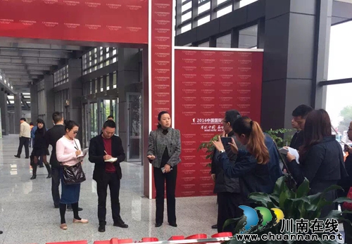 泸州市委宣传部部长现场部署酒博会宣传工作(图1) 泸州市委宣传部部长现场部署酒博会宣传工作(图1)