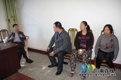 泸县司法局领导到海潮镇走访社区矫正人员(图1) 泸县司法局领导到海潮镇走访社区矫正人员(图1)