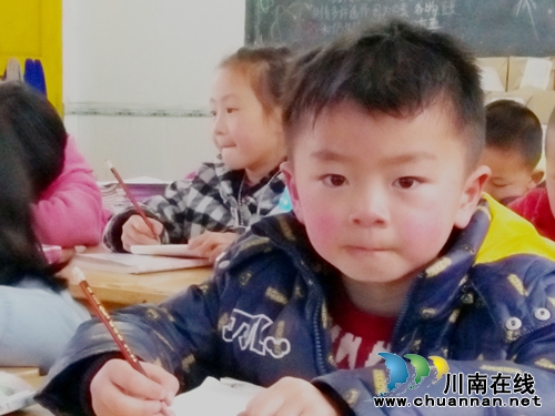 泸州免费培养900名村小教师 推进教育扶贫攻坚(图2) 泸州免费培养900名村小教师 推进教育扶贫攻坚(图2)