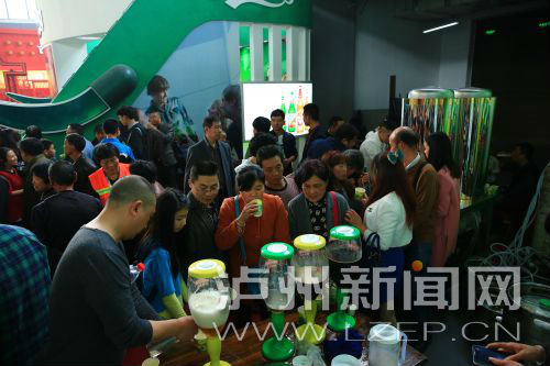 酒博会啤酒展区精彩纷呈 美酒音乐完美呈现(图5) 酒博会啤酒展区精彩纷呈 美酒音乐完美呈现(图5)