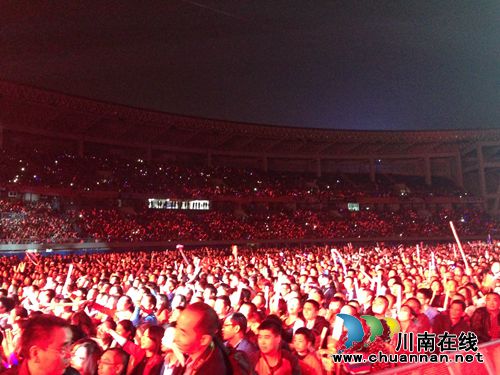 星光下,两万人齐声呐喊:神采飞扬!中国郎!(图3) 星光下,两万人齐声呐喊:神采飞扬!中国郎!(图3)