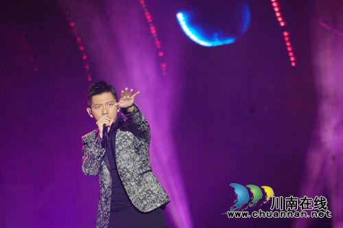 星光下,两万人齐声呐喊:神采飞扬!中国郎!(图6) 星光下,两万人齐声呐喊:神采飞扬!中国郎!(图6)