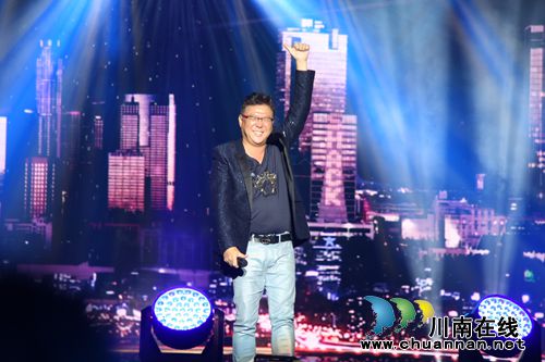 星光下,两万人齐声呐喊:神采飞扬!中国郎!(图13) 星光下,两万人齐声呐喊:神采飞扬!中国郎!(图13)