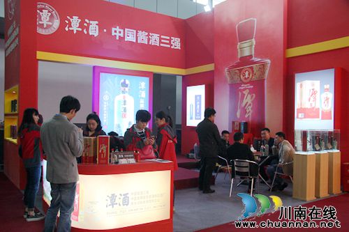 泸州2016中国国际酒博会首日 古蔺潭酒客盈门(图3) 泸州2016中国国际酒博会首日 古蔺潭酒客盈门(图3)