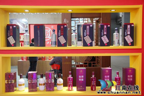 泸州2016中国国际酒博会首日 古蔺潭酒客盈门(图2) 泸州2016中国国际酒博会首日 古蔺潭酒客盈门(图2)