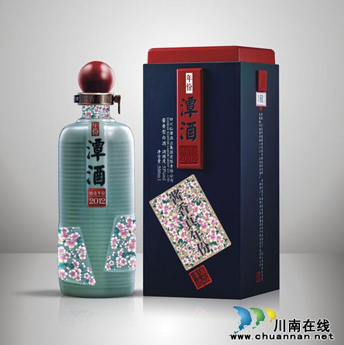 古蔺仙潭集团“年份潭酒2012”荣获“青酌奖”(图1) 古蔺仙潭集团“年份潭酒2012”荣获“青酌奖”(图1)