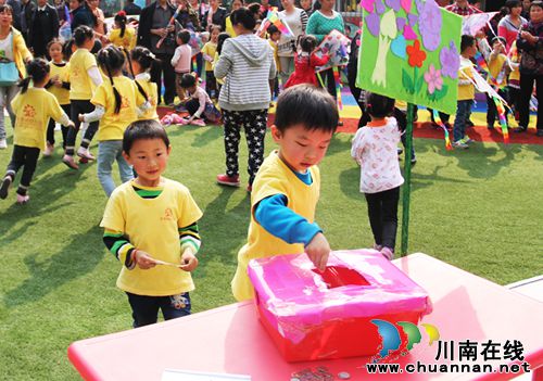 泸州:国际幸福日 幼儿传幸福(图2) 泸州:国际幸福日 幼儿传幸福(图2)