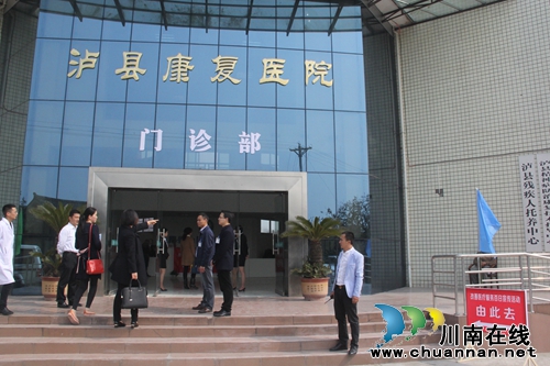 泸县医护人员与精神病患者同台演出文艺活动(图4) 泸县医护人员与精神病患者同台演出文艺活动(图4)