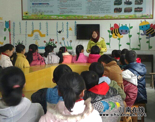 纳溪龙车鼓楼山小学：以亲情关爱留守儿童(图1)