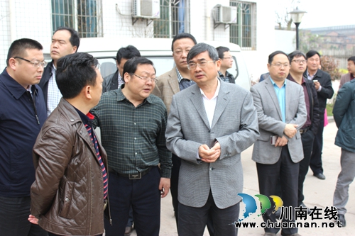 纳溪区委书记熊启权调研护国全民预防保健工作(图1) 纳溪区委书记熊启权调研护国全民预防保健工作(图1)