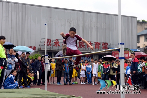 叙永:千名运动员同台竞技田径运动会(图3) 叙永:千名运动员同台竞技田径运动会(图3)