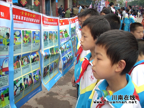 龙车:开展交通安全教育为学生筑牢安全防护墙(图1) 龙车:开展交通安全教育为学生筑牢安全防护墙(图1)