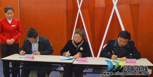 泸州市政府与区县签订教育脱贫攻坚目标责任书(图2)