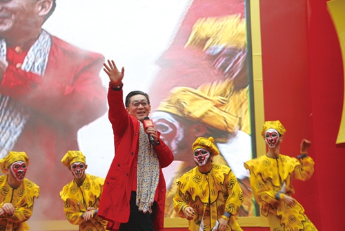 六小龄童来泸&nbsp;&nbsp;为泸州老窖喝彩(图1)