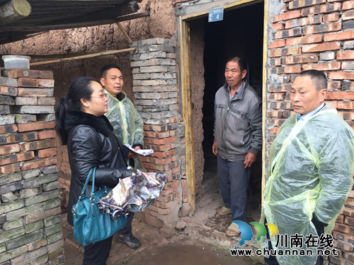 华阳街道纪工委:咬紧“脱贫”开展精准督查(图2) 华阳街道纪工委:咬紧“脱贫”开展精准督查(图2)