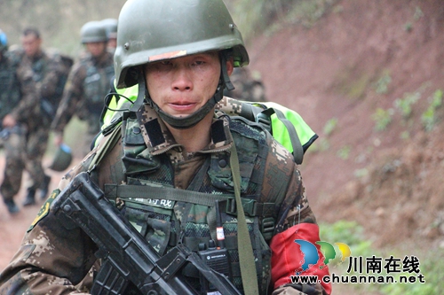 特战队员是如何炼成的?武警硬功夫太酷了!(图12) 特战队员是如何炼成的?武警硬功夫太酷了!(图12)