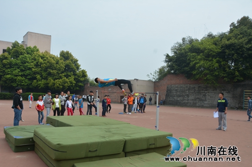 泸县第20届中小学生运动会 泸县一中创佳绩(图4) 泸县第20届中小学生运动会 泸县一中创佳绩(图4)