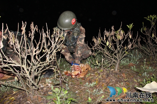 泸州武警特战队员 一周训练成“魔鬼”(图14) 泸州武警特战队员 一周训练成“魔鬼”(图14)